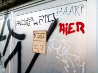 HIER - überall